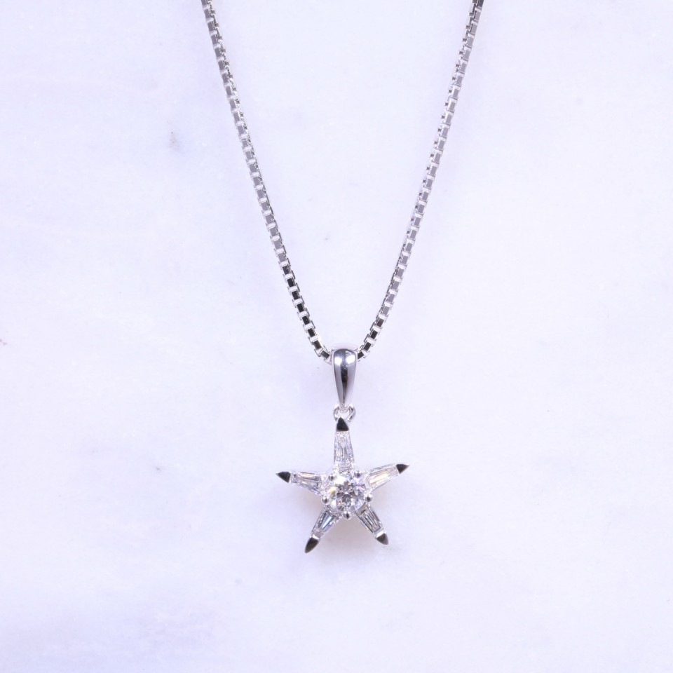 Round Brilliant & Baguette Diamond Star Necklace