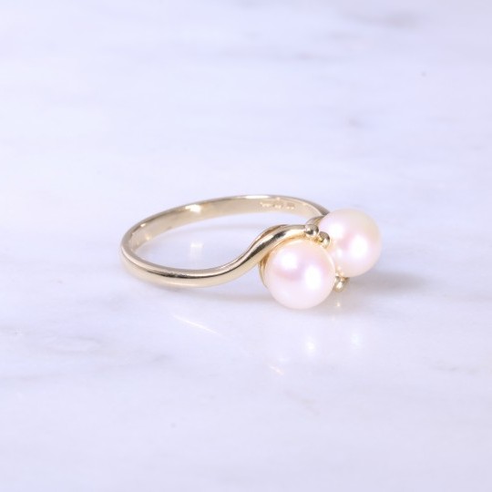 Double Cultured Pearl Cross-Over Ring