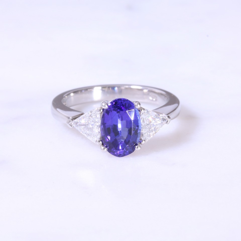 Secondhand Oval Tanzanite & Trilliant Diamond Ring