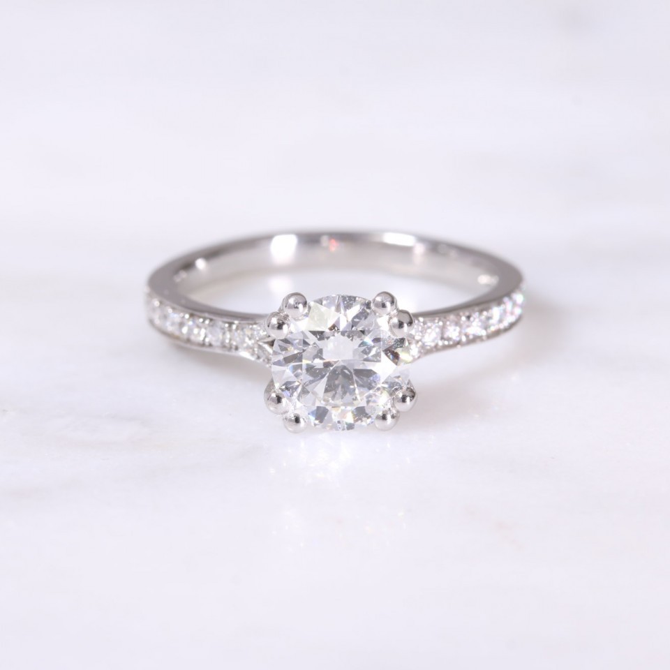 Round Brilliant Diamond Double Claw Ring