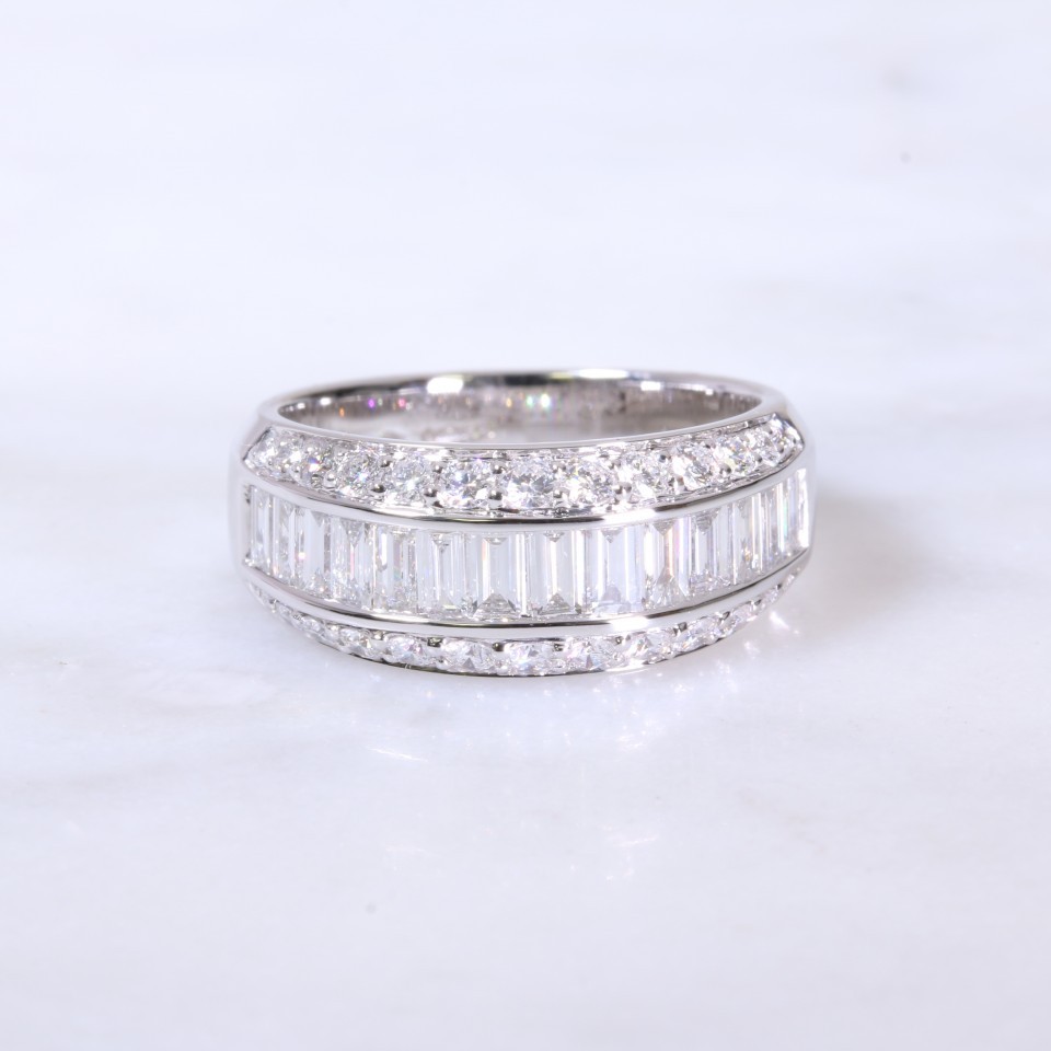 Round Brilliant & Baguette Cut Diamond Ring