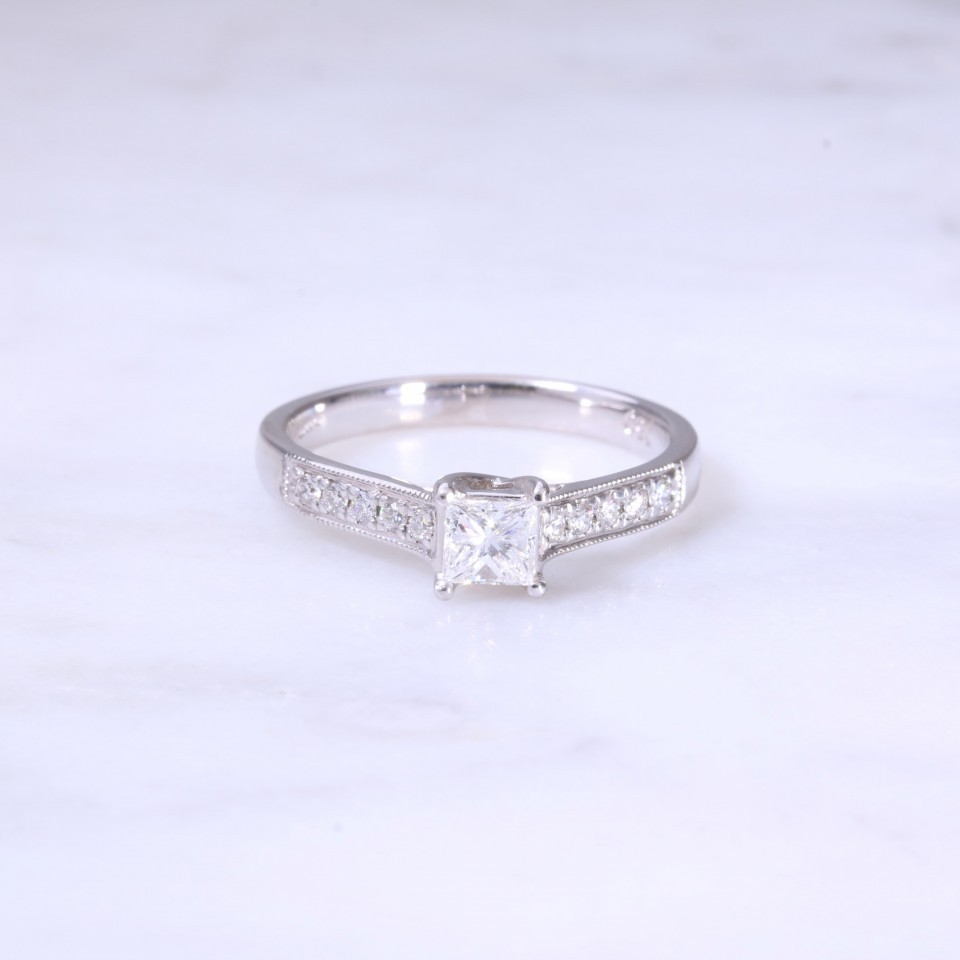 Princess Cut Diamond 4 Claw Solitaire Engagment Ring