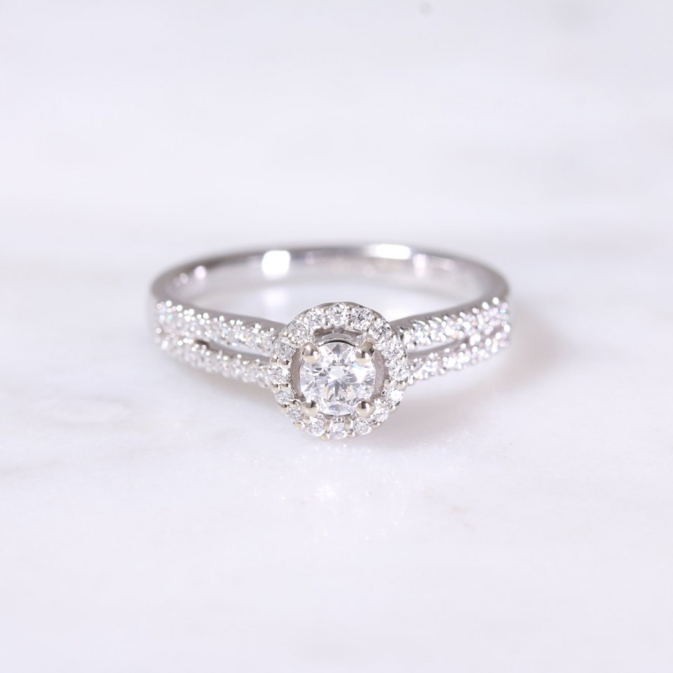 Round Brilliant Diamond Halo Ring