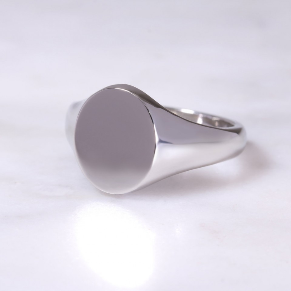 Oval signet ring [R-032] 13号 Platinum Oval Signet Ring - Medium | Lanes Jewellery