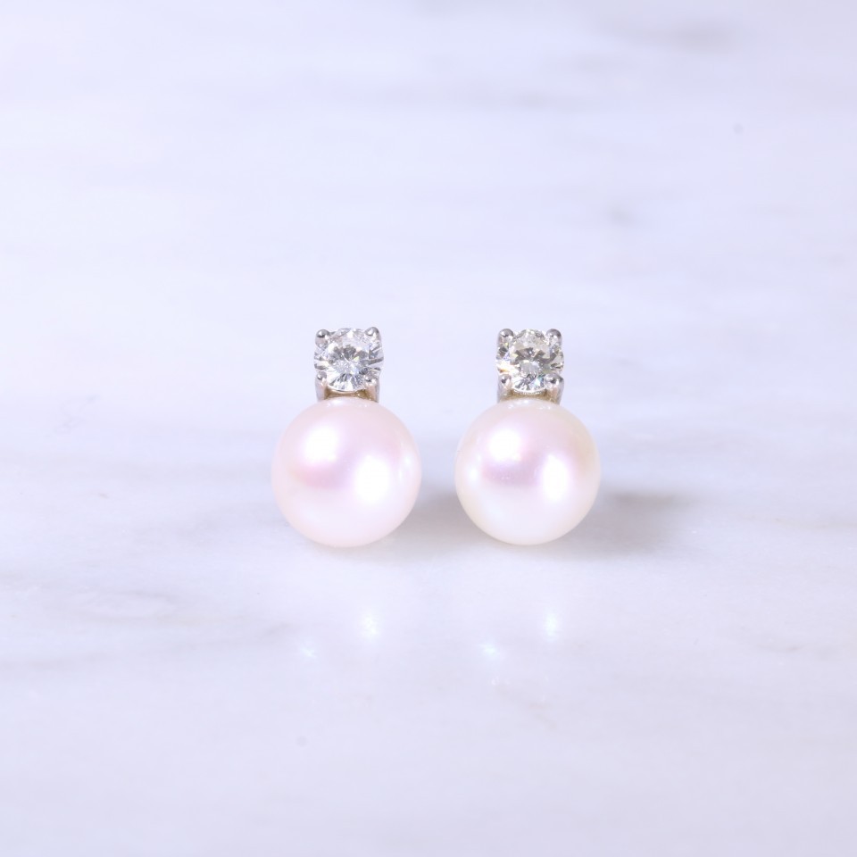 Diamond & Cultured Pearl Earstuds