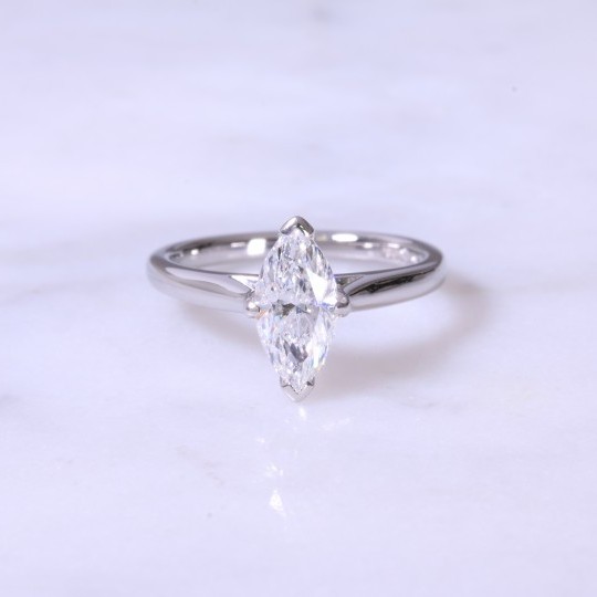 Secondhand Marquise diamond solitaire engagament ring