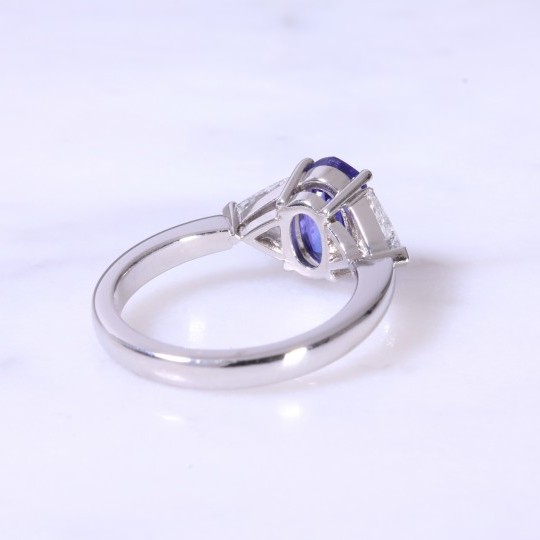 Secondhand Oval Tanzanite & Trilliant Diamond Ring