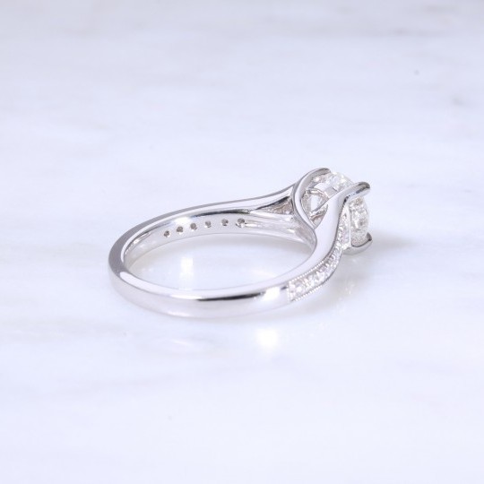 Round Brilliant Diamond 4 Claw Engagement Ring