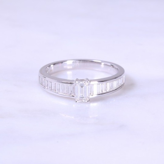 Emerald & Baguette cut diamond ring