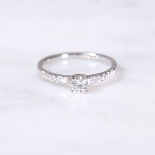 Round Brilliant & Baguette Diamond Ring