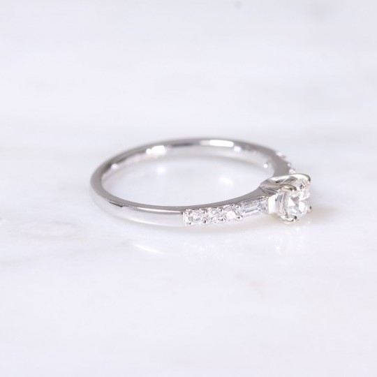 Round Brilliant & Baguette Diamond Ring