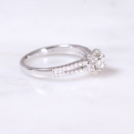 Round Brilliant Diamond Halo Ring