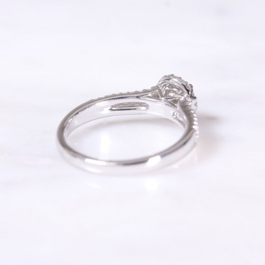 Round Brilliant Diamond Halo Ring