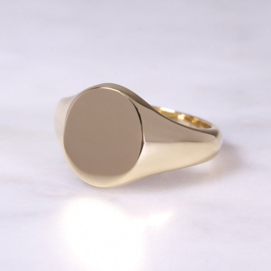 18ct Yellow Gold Oval Signet Ring - Large