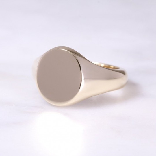 9ct Yellow Gold Oval Signet Ring - Large