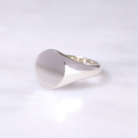Ladies 9ct White Gold Oval Signet Ring - Small