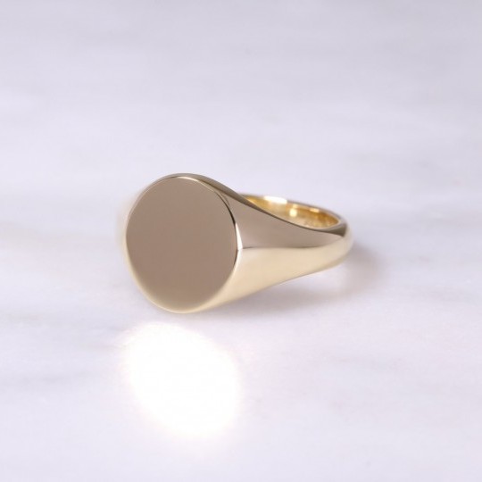 Ladies 18ct Oval Signet Ring Small