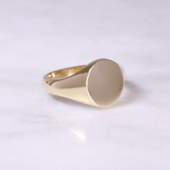 18ct Oval Signet Ring Small