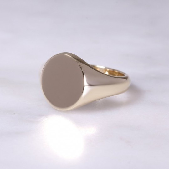 9ct Yellow Gold Oval Signet Ring Medium