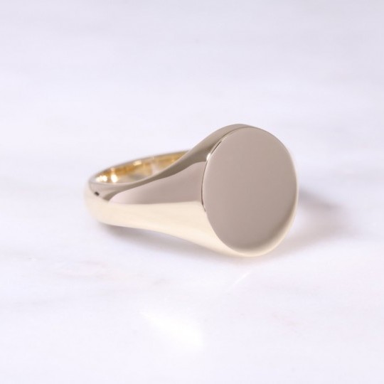 9ct Yellow Gold Oval Signet Ring Medium