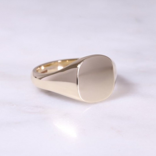 9ct Yellow Gold Cushion Signet Ring Medium