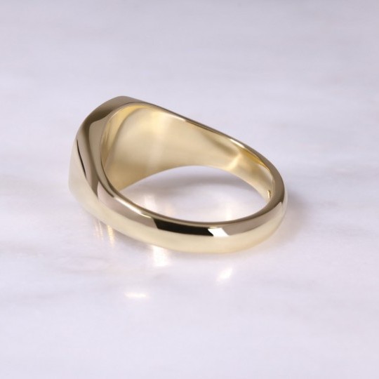 18ct Yellow Gold Cushion Signet Ring Medium