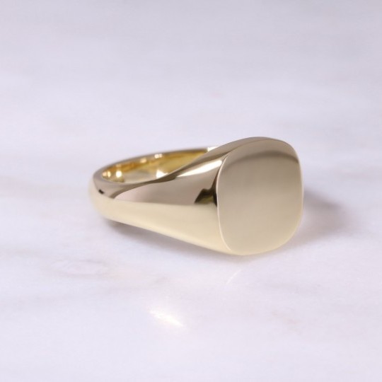 18ct Yellow Gold Cushion Signet Ring Medium