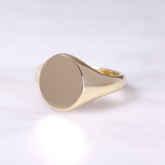 18ct Yellow Gold Oval Signet Ring - Medium