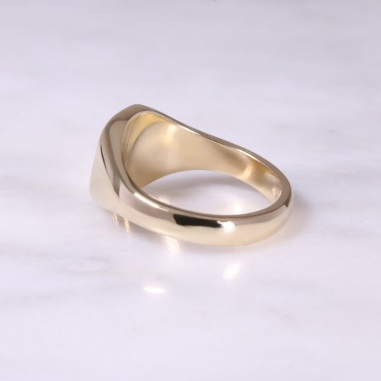 Ladies 9ct Cushion Signet Ring Small yellow gold