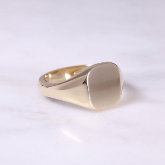 Ladies 9ct Cushion Signet Ring Small yellow gold