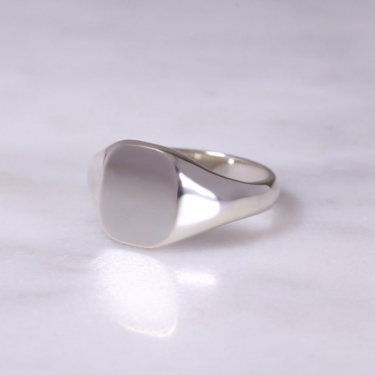 Ladies 9ct Cushion Signet Ring Small white gold