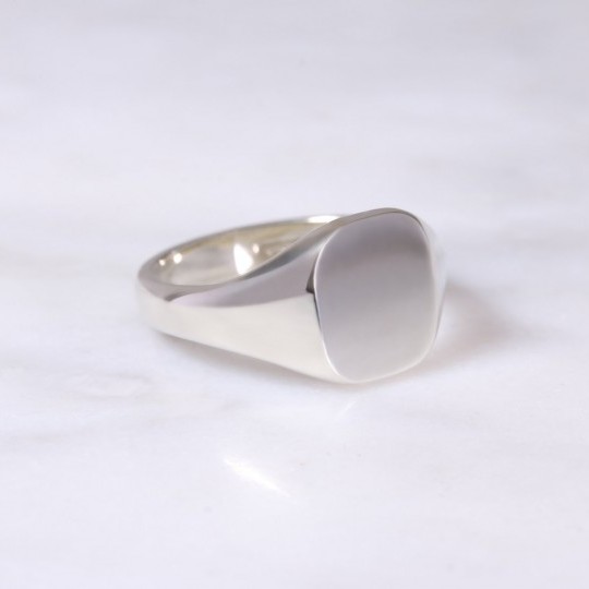 Ladies 9ct Cushion Signet Ring Small white gold