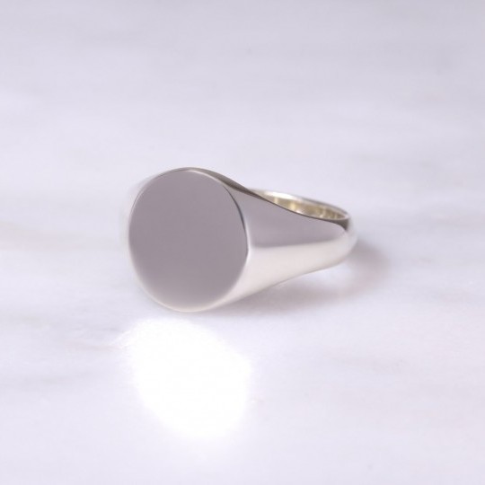 Ladies 9ct White Oval Signet Ring Medium