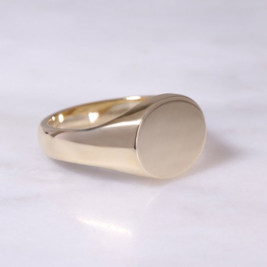 9ct yellow Gold Horizontal Oval Signet Ring