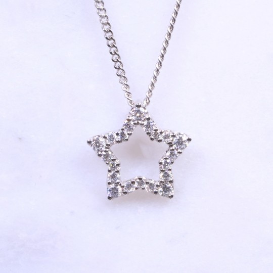 Round Brilliant Diamond Open Star Design Necklace