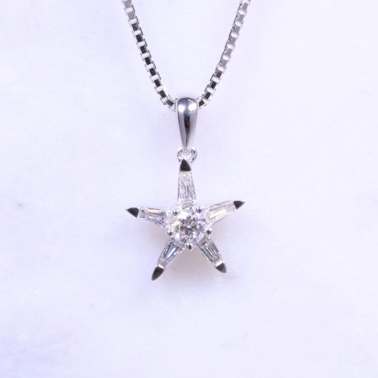 Round Brilliant & Baguette Diamond Star Necklace