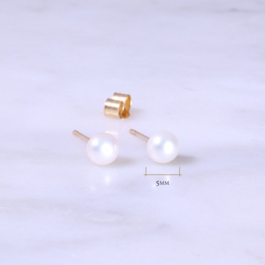 White Fresh Water Pearl Ear Studs