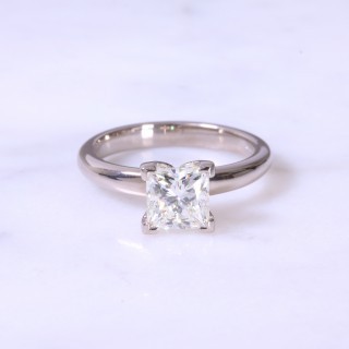Secondhand princess diamond solitaire engagament ring