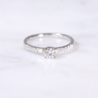 Round Brilliant & Baguette Diamond Ring
